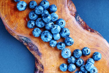 Armut ağacının üstünde meyve suyu. Üst görünüm.