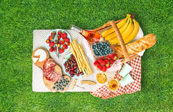 Serving Picnic Table Nature Lawn Top View — Stockfoto