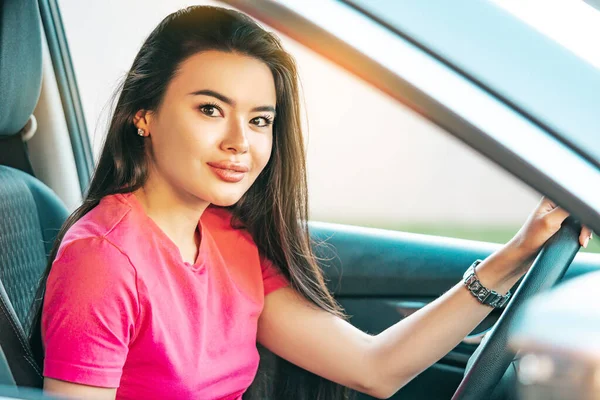 Beautiful Young Asian Ethnicity Woman Driving Car — Foto Stock