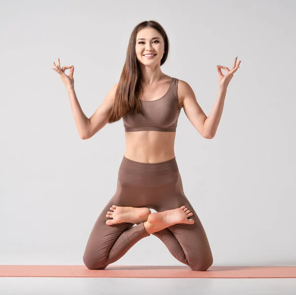 Yoga Studio Fit Asian Woman Sportswear Practicing Yoga Keeping Balance — Stock fotografie