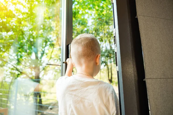 Child Opening Entrance Door Boy Leaving House Going House Fresh — Foto de Stock