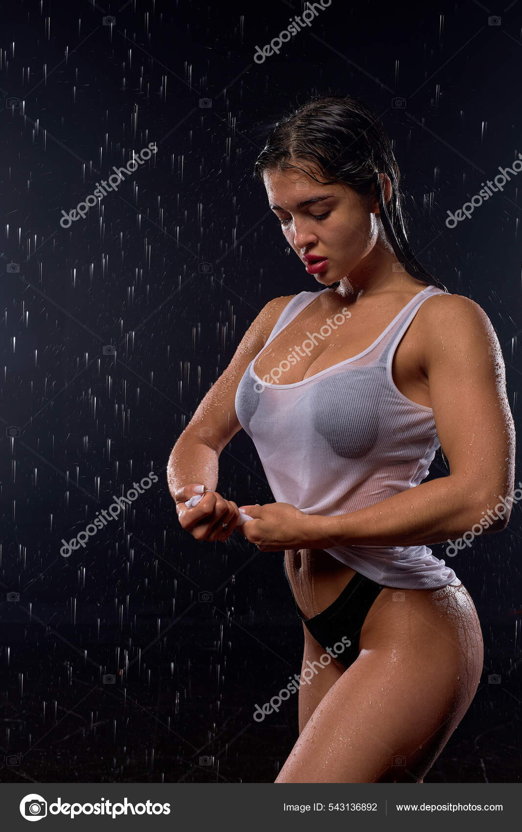 Caucasian fitness instructor female in active wear, demonstrates her  perfect body shape. Cropped studio shot of a stunning hot sporty body of a  fitness woman Stock Photo