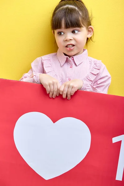 Beautiful Sweet Kid Girl Holding Big Red Sign Posing Little — Foto Stock