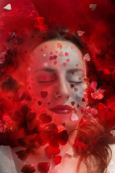 Märchenhafter Ausdrucksweise Leuchten Schwebende Herzförmige Geranienblüten Mystisch Rot Daneben Eine — Stockfoto