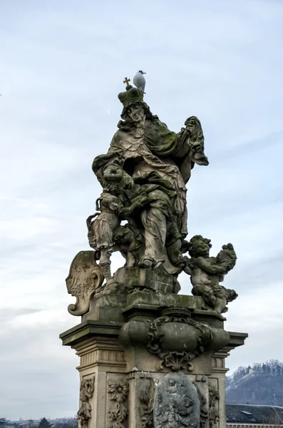 Статуя на Карловом мосту — стоковое фото