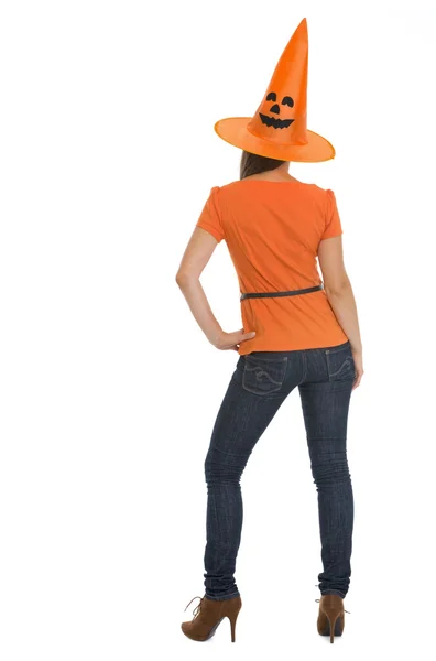 Mujer en sombrero de Halloween. Vista trasera —  Fotos de Stock