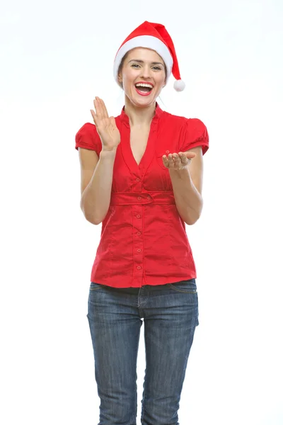 Feliz joven en el sombrero de Navidad aplaudiendo las manos — Foto de Stock