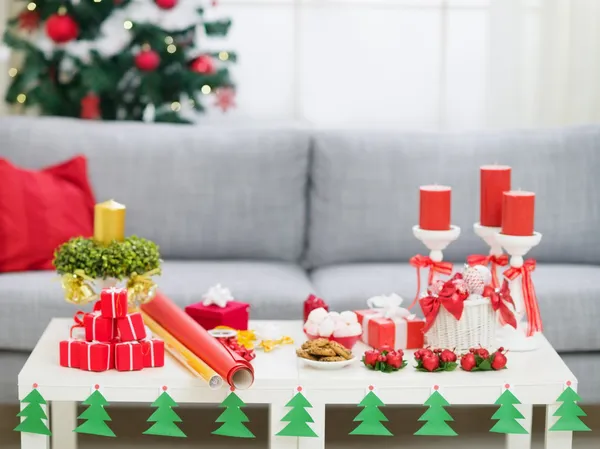 Mesa com decorações de Natal — Fotografia de Stock