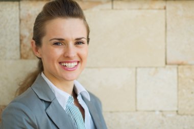 mutlu bir iş kadını portresi