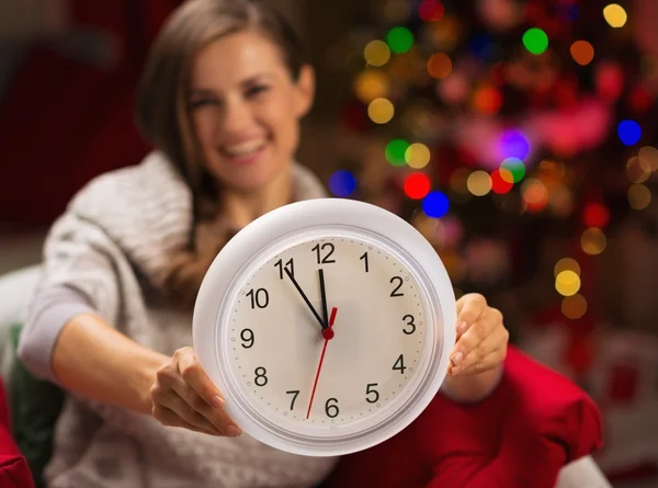 Closeup on clock in hand of happy woman in front of Christmas tr — Stockfoto