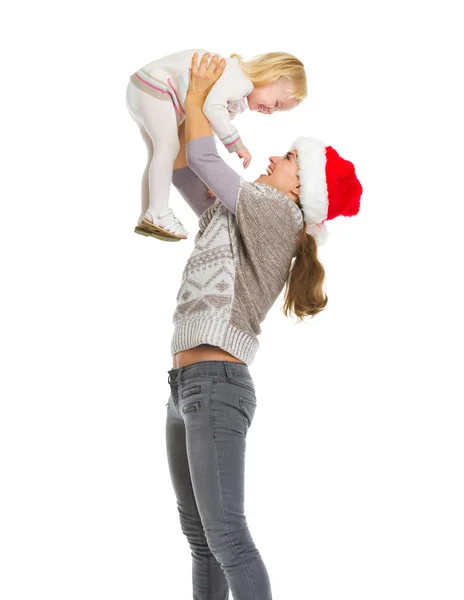 Retrato navideño de madre feliz levantándose niña — Foto de Stock
