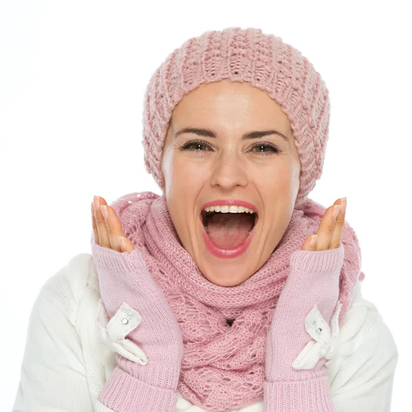 Mujer joven sorprendida en ropa de punto de invierno —  Fotos de Stock