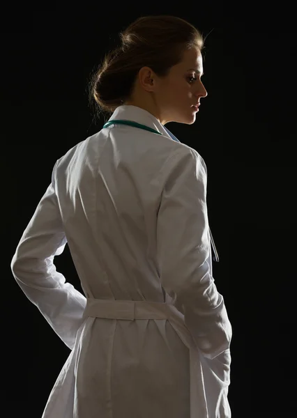 Médico médico mulher olhando no espaço de cópia — Fotografia de Stock