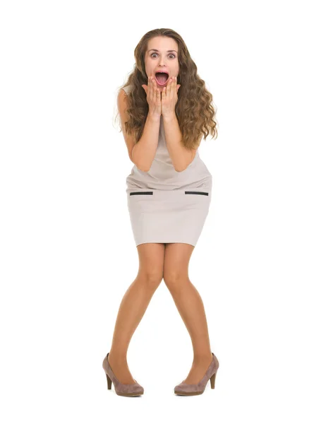 Retrato de la joven sorprendida en vestido — Foto de Stock