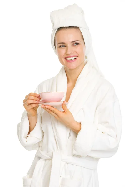 Junge Frau im Bademantel mit Tasse Kaffee — Stockfoto