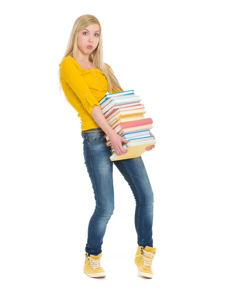 Student meisje houdt van zware stapel boeken — Stockfoto