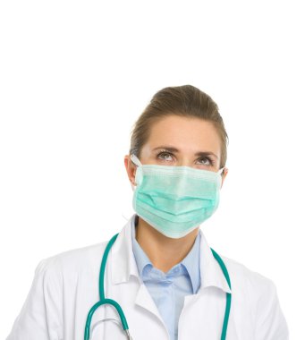 tıbbi doktor kadın maskeli kopya alanı üzerinde seyir