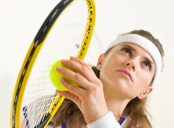 テニス プレーヤーを提供する準備の肖像画 — ストック写真
