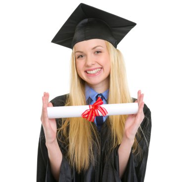 diploma gösterilen mezuniyet elbise genç gülümseyen