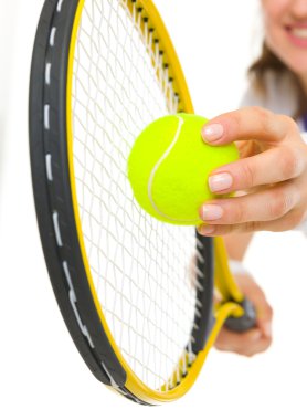 tatlı bayan tenis oyuncusu hizmet Ball