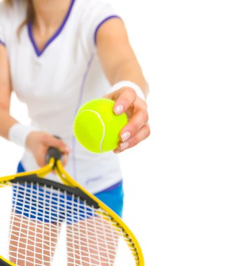 tatlı bayan tenis oyuncusu hizmet Ball