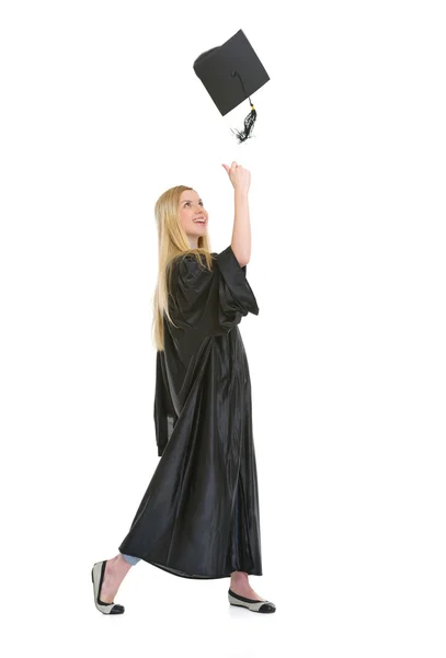 Retrato de comprimento total de feliz jovem mulher em vestido de graduação thr — Fotografia de Stock