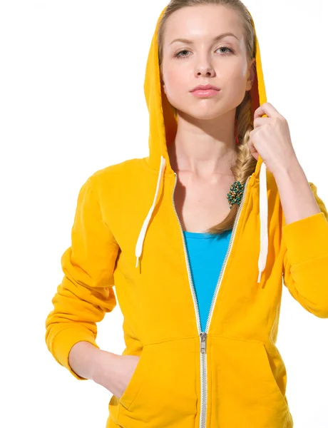 Portrét vážnou dospívající dívky v svetr s kapucí oděných — Stock fotografie
