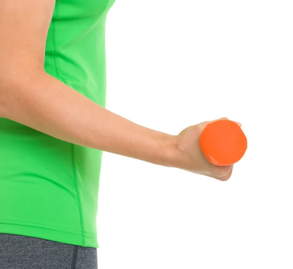 Close-up op halter in hand van fitness vrouw — Stockfoto