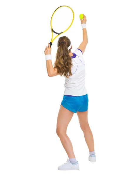 Kobieta tenisistka obsługująca piłkę — Zdjęcie stockowe