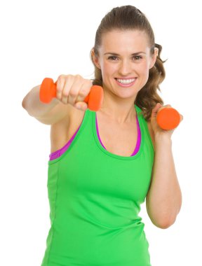 mutlu fitness genç kadın egzersiz dumbbells ile