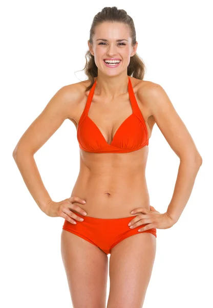 Portrait de jeune femme souriante en maillot de bain — Photo