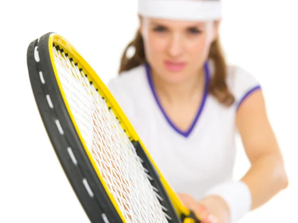 Närbild på racket i handen i tennisspelare i hållning — Stockfoto