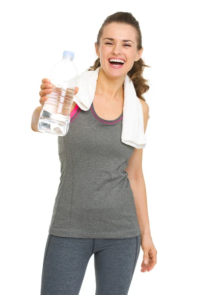 Smiling fitness young woman giving bottle of water — Stock Photo, Image