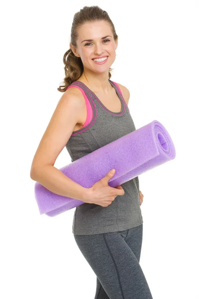 Portret van de jonge vrouw gelukkig fitness met fitness mat — Stockfoto