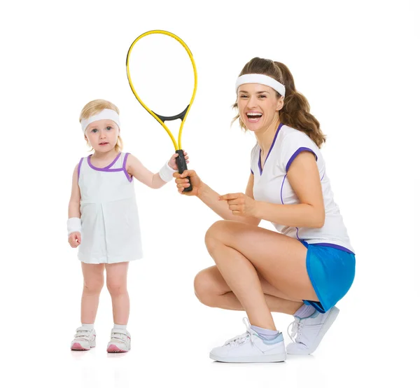 Szczęśliwa matka i dziecko przytrzymanie rakieta tenisowa — Zdjęcie stockowe