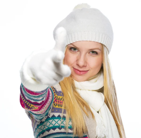 Happy young woman in winter clothes pointing in camera — Stock Photo, Image