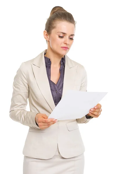 Business woman reading document — Stock Photo, Image