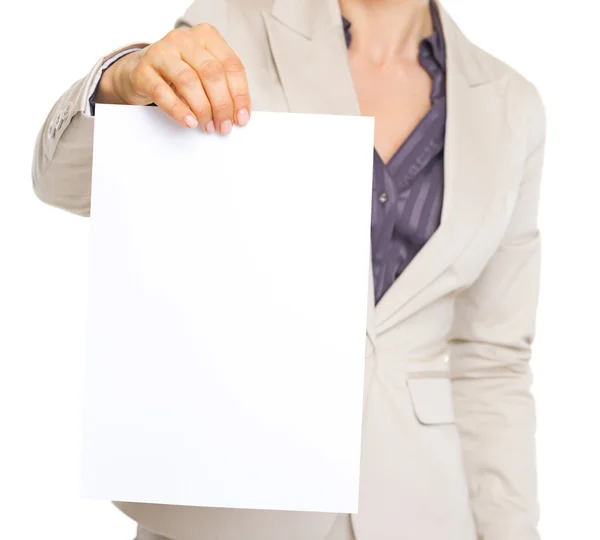 Closeup on business woman showing blank paper sheet — Stock Photo, Image