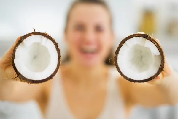 Closeup on young woman showing coconut pieces — Stock Photo, Image