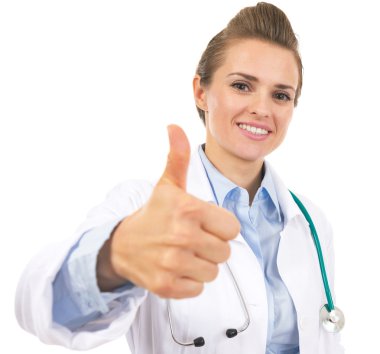 Doktor kadın başparmak gösterilen