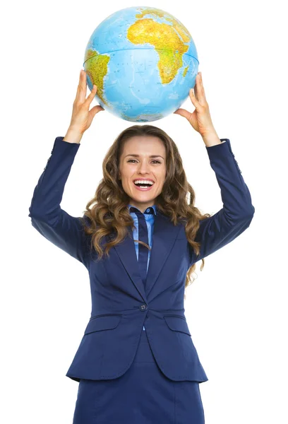 Uśmiechnięta kobieta biznesu ziemi glob — Zdjęcie stockowe