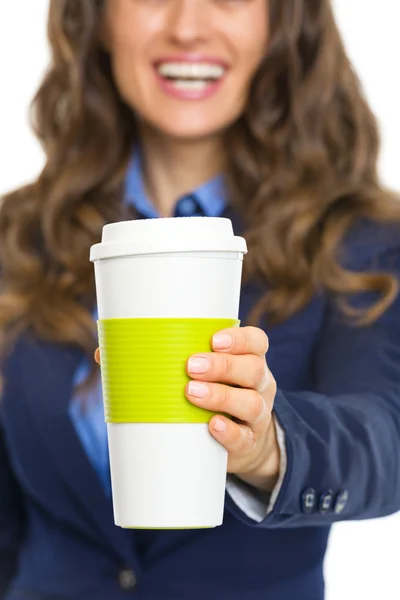 Closeup on smiling business woman giving cup of hot beverage — Stock Photo, Image