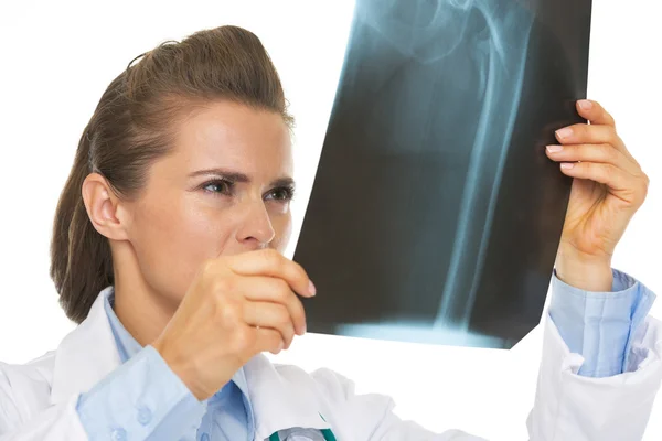 Doctor woman checking fluorography — Stock Photo, Image