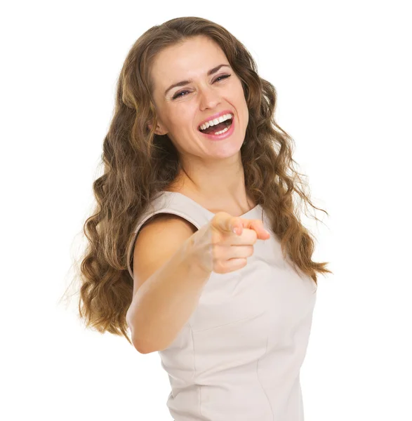 Smiling young woman pointing in camera — Stock Photo, Image
