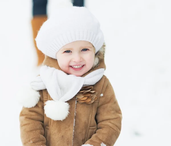 Portrait of happy baby in winter park — Stock Photo, Image