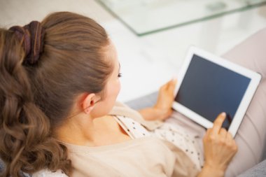 Tabletli Kadın