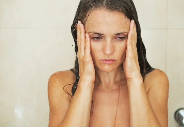 Zuhanyzó nő — Stock Fotó