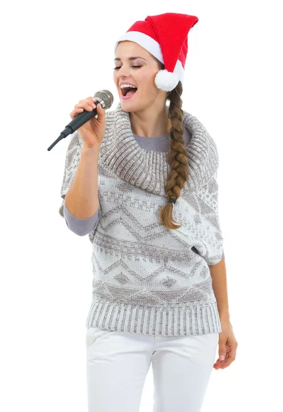 Jeune femme en pull et chapeau de Noël — Photo