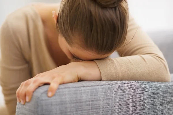 Huisvrouw zit — Stockfoto