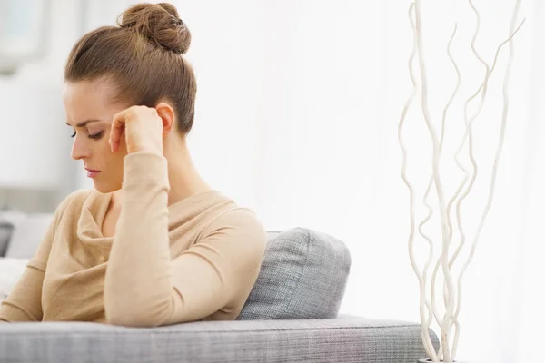 Vrouw zitten — Stockfoto